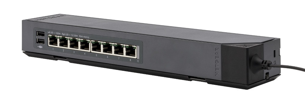 Le modèle à 8 ports Ethernet comporte aussi 2 prises USB pour recharger les appareils mobiles