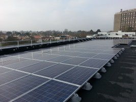 Photo panneaux photovoltaïques installés sur le toit_2015_Copyright Otis (Copier)