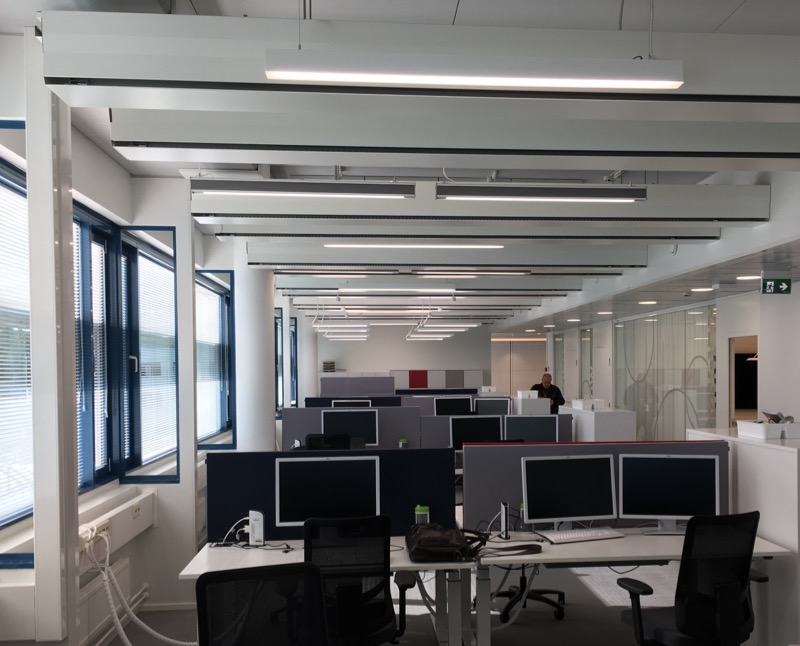 Les espaces de travail ont bien évidemment été aménagés avec les solutions de contrôle d'éclairage maison