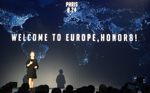 Eva Wimmers, Présidente d'Honor pour l'Europe de l'Ouest, introduit le nouveau flagship de la marque